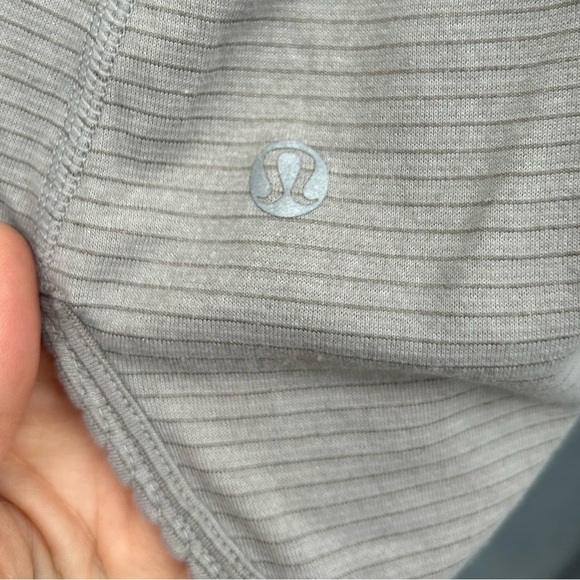 Lululemon 105 F Singlet, size 4/6 - Picture 10 of 10